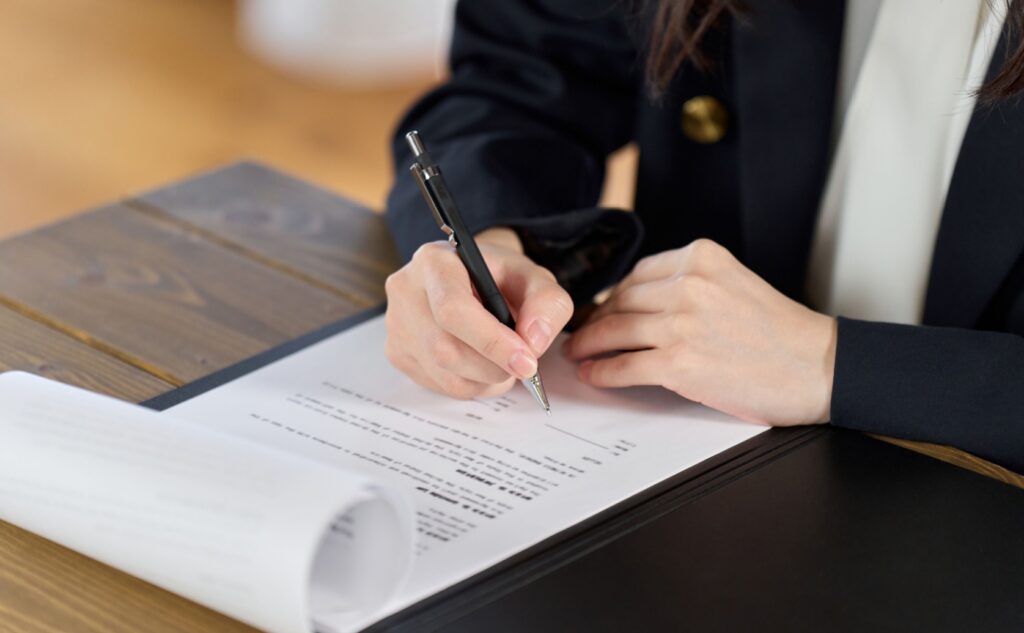 Can an email exchange form a valid commercial contract?