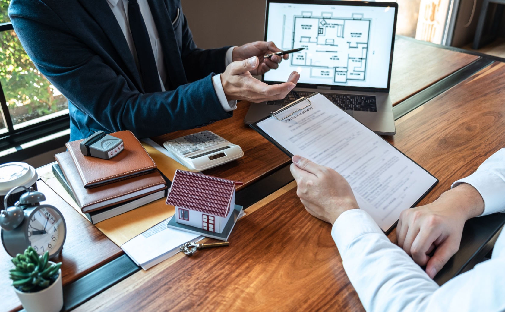 Understanding The Role of Commercial Lawyers In Legal Business Matters ...