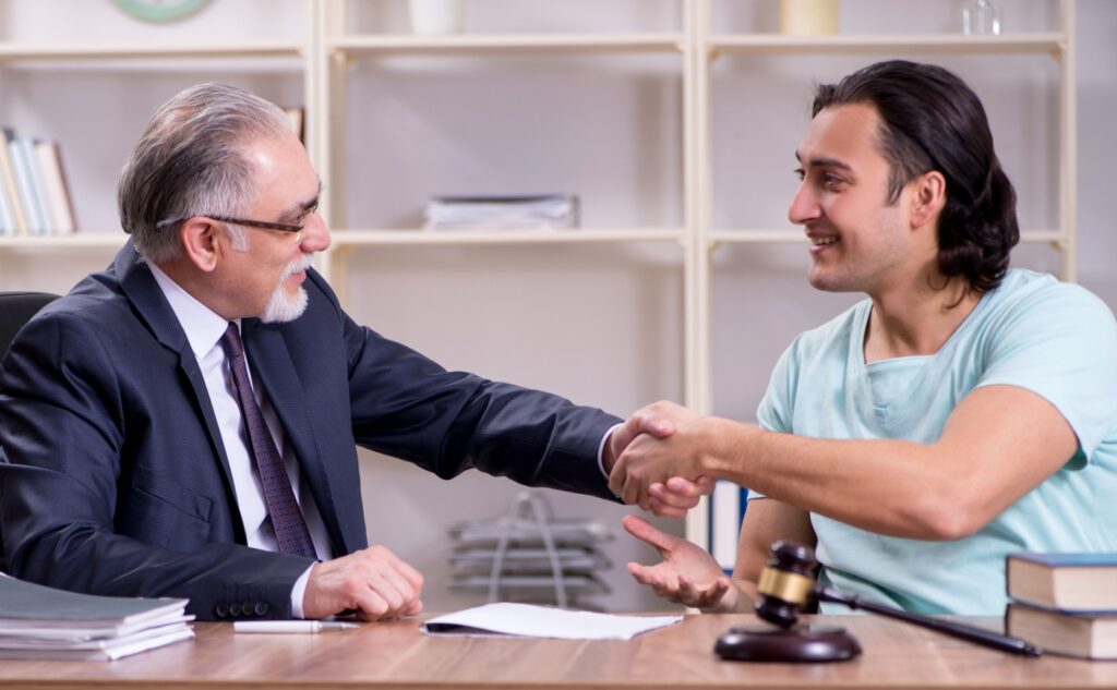 how much does it cost to hire a family lawyer